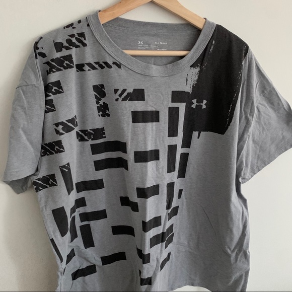 NWOT - UnderArmour - Loose Fit Workout Top - Picture 2 of 4